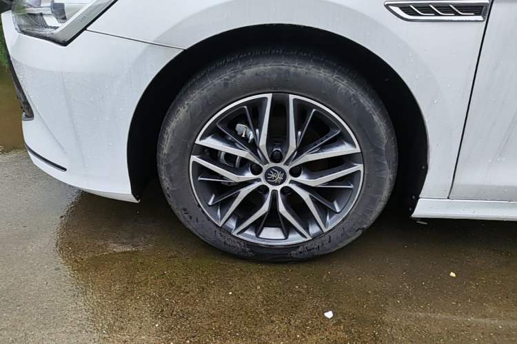 Used BYD Qin PLUS 2021 DM-i 55KM Prestige Model Left Front Wheel Hub