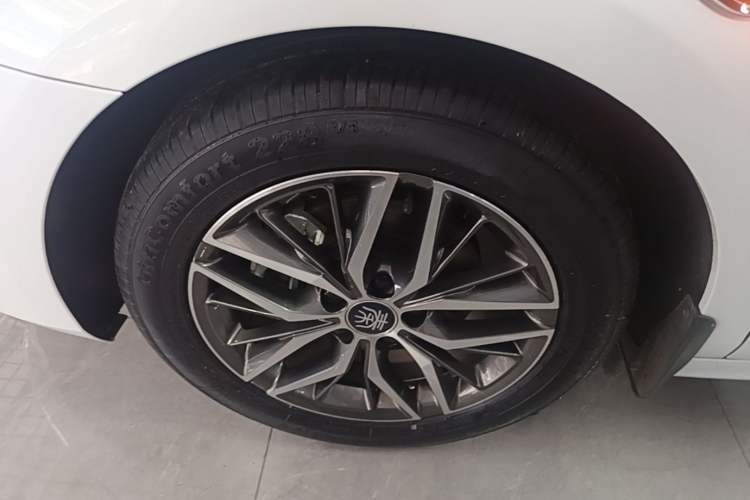 Used BYD Qin PLUS 2021 EV 500KM Premium Model Left Front Wheel Hub