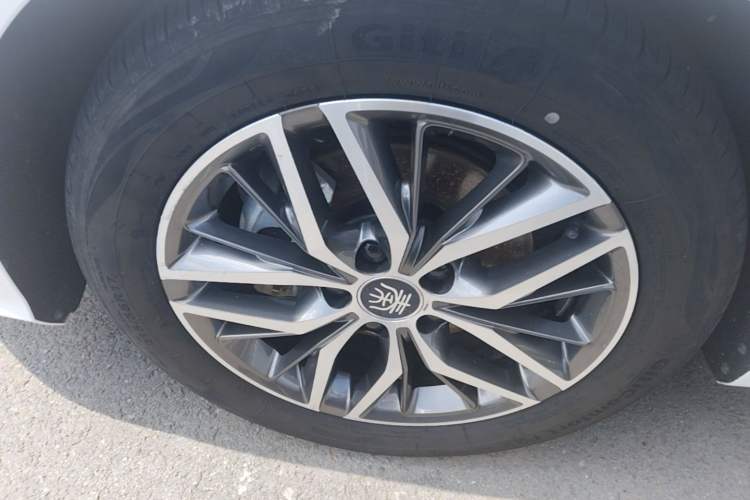 Used BYD Qin PLUS 2021 DM-i 55KM Flagship Model Left Front Wheel Hub