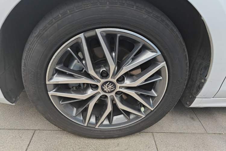 Used BYD Qin PLUS 2021 EV 500KM Luxury Model Left Front Wheel Hub