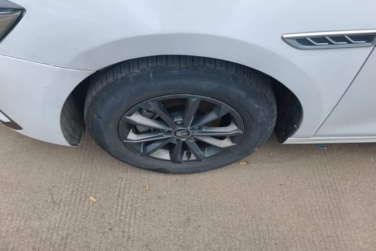 Used BYD Qin PLUS 2021 EV 400KM Leading Comfort Edition Left Front Wheel Hub