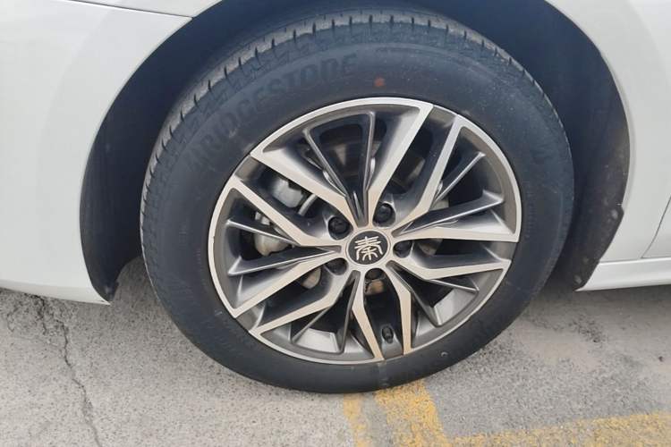 Used BYD Qin PLUS 2021 EV 400KM Luxury Model Left Front Wheel Hub