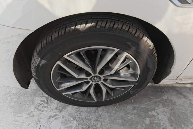 Used BYD Qin PLUS 2021 EV 400KM Luxury Model Left Front Wheel Hub