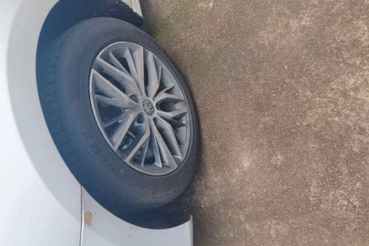 Used BYD Qin PLUS 2021 EV 400KM Luxury Model Left Front Wheel Hub