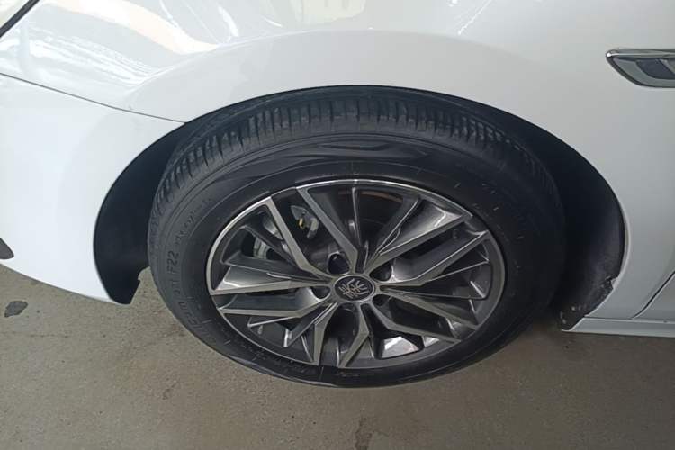 Used BYD Qin PLUS 2021 EV 500KM Premium Model Left Front Wheel Hub