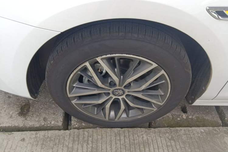 Used BYD Qin PLUS 2021 EV 400KM Luxury Model Left Front Wheel Hub