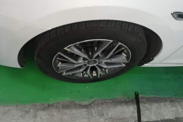Used BYD Qin PLUS 2021 EV 400KM Luxury Model Left Front Wheel Hub