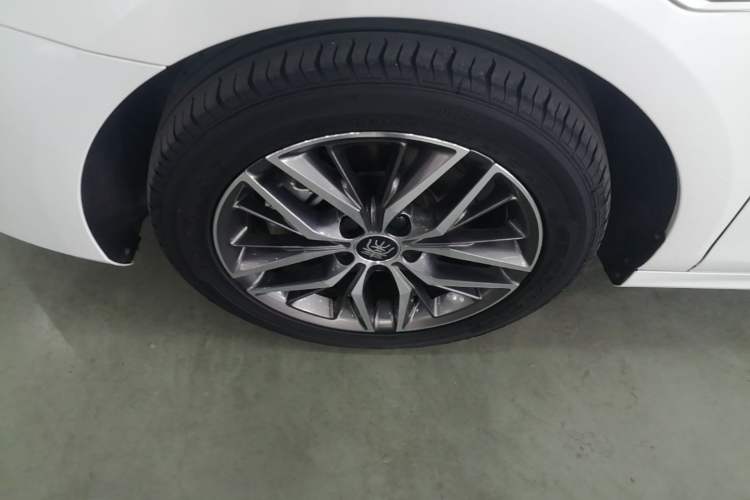 Used BYD Qin PLUS 2021 EV 400KM Luxury Model Left Front Wheel Hub