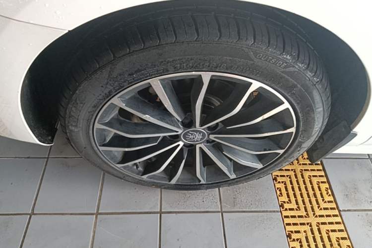 Used BYD Qin PLUS 2021 EV 600KM Flagship Model Left Front Wheel Hub