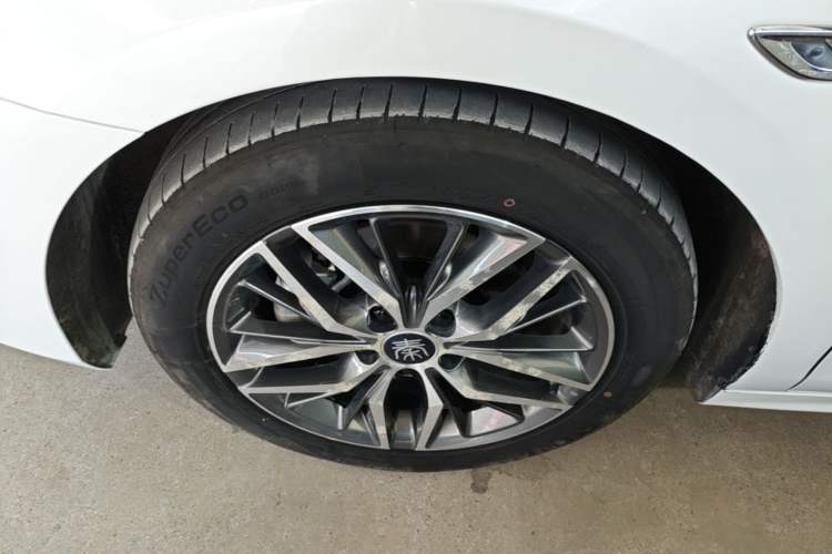 Used BYD Qin PLUS 2021 EV 500KM Luxury Model Left Front Wheel Hub