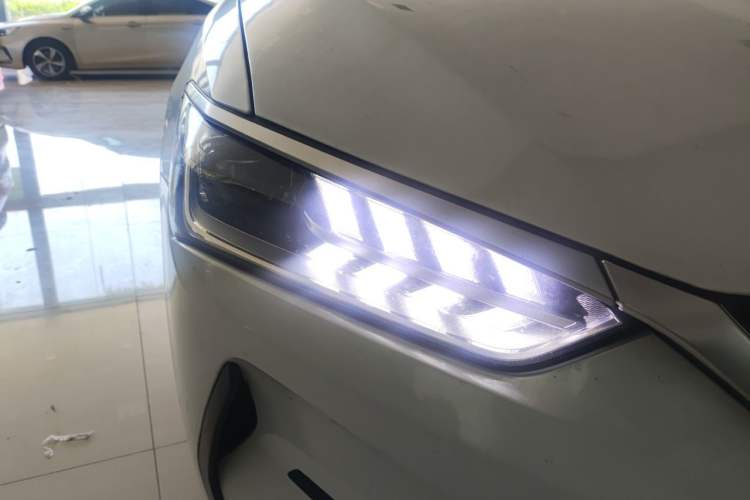 Used BYD Qin PLUS 2021 EV 500KM Luxury Model Right Front Headlight