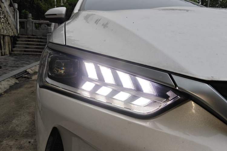 Used BYD Qin PLUS 2021 EV 500KM Luxury Model Right Front Headlight