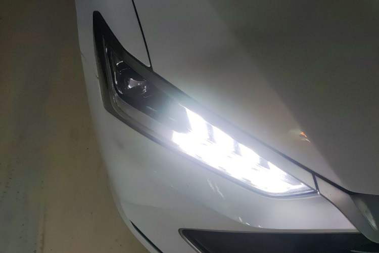 Used BYD Qin PLUS 2021 DM-i 120KM Flagship Model Right Front Headlight