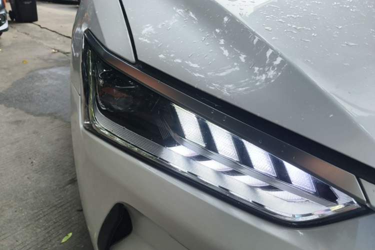 Used BYD Qin PLUS 2021 EV 400KM Luxury Model Right Front Headlight