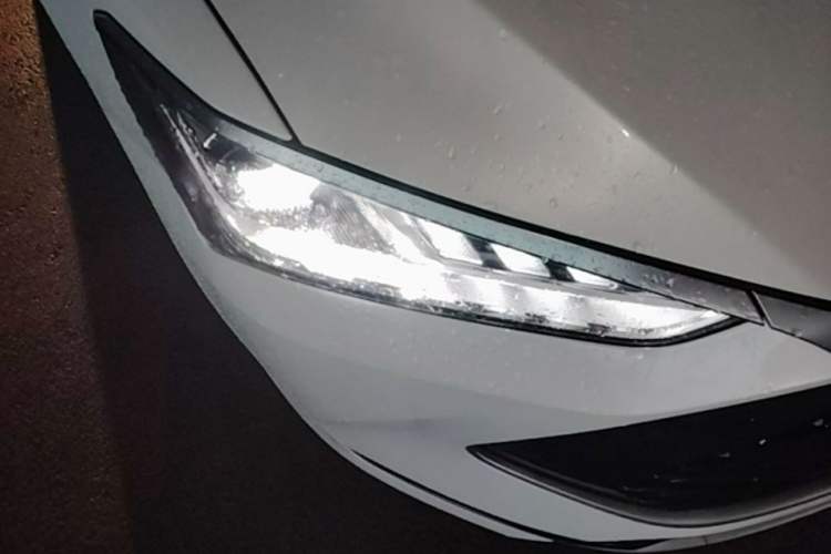Used BYD Qin PLUS 2021 DM-i 120KM Prestige Model Right Front Headlight