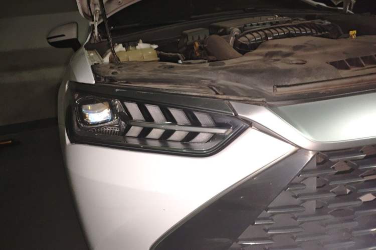 Used BYD Qin PLUS 2021 DM-i 120KM Prestige Model Right Front Headlight