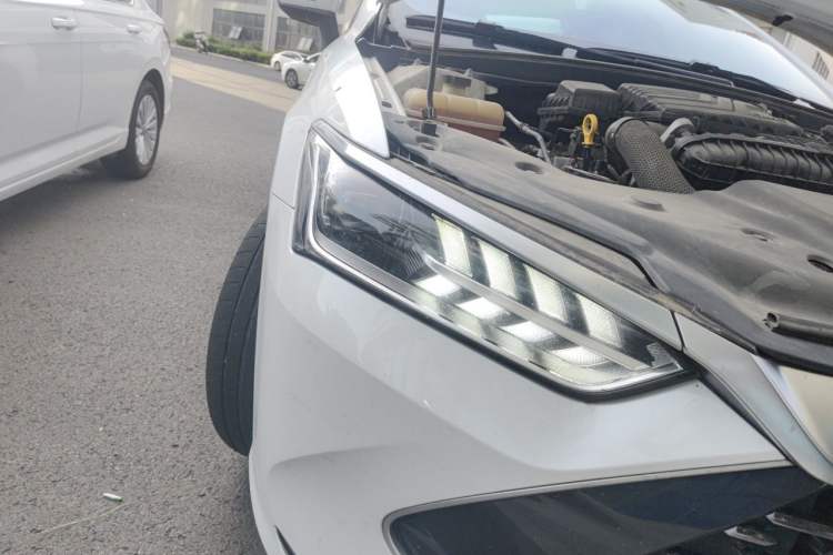 Used BYD Qin PLUS 2021 DM-i 120KM Prestige Model Right Front Headlight