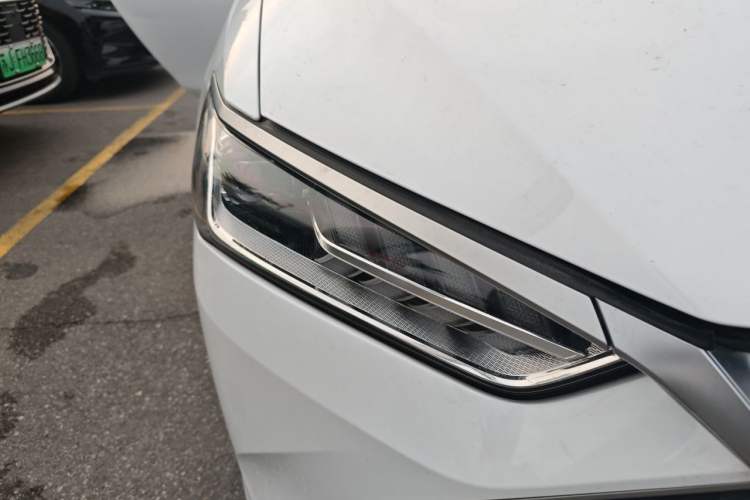 Used BYD Qin PLUS 2021 DM-i 120KM Prestige Model Right Front Headlight