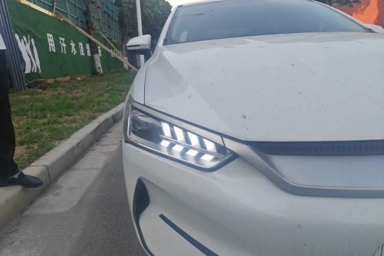 Used BYD Qin PLUS 2021 EV 420KM Commuter Edition Right Front Headlight