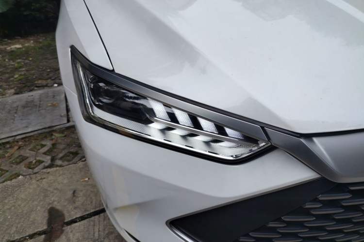 Used BYD Qin PLUS 2021 DM-i 120KM Prestige Model Right Front Headlight