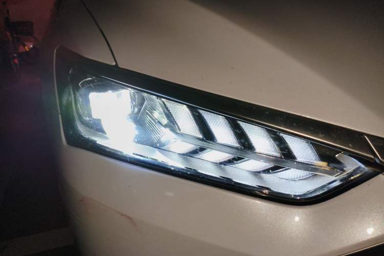 Used BYD Qin PLUS 2021 DM-i 55KM Flagship Model Right Front Headlight
