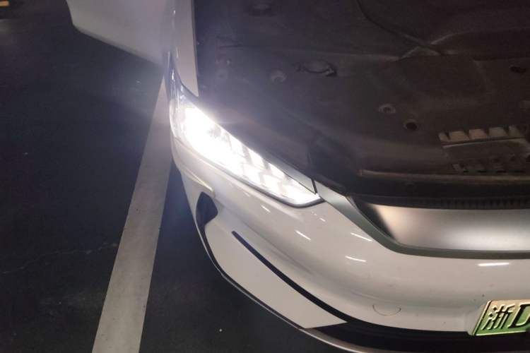 Used BYD Qin PLUS 2021 EV 500KM Luxury Model Right Front Headlight