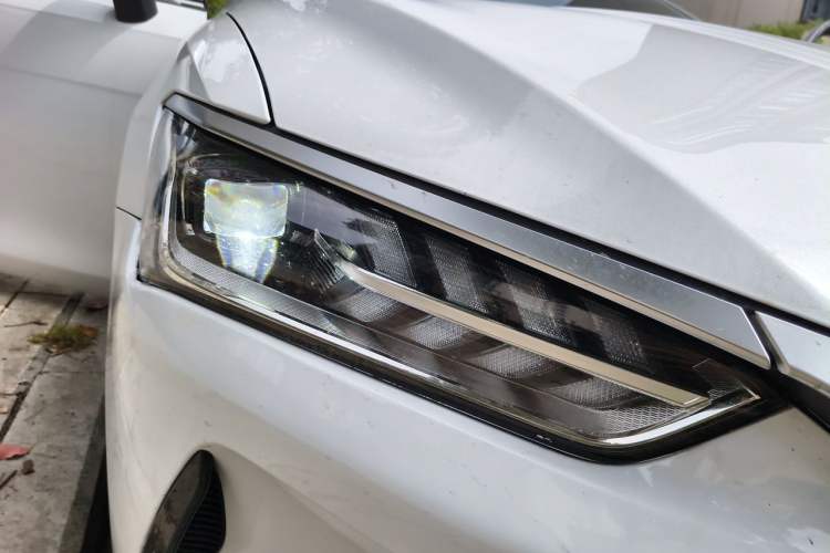 Used BYD Qin PLUS 2021 EV 400KM Luxury Model Right Front Headlight