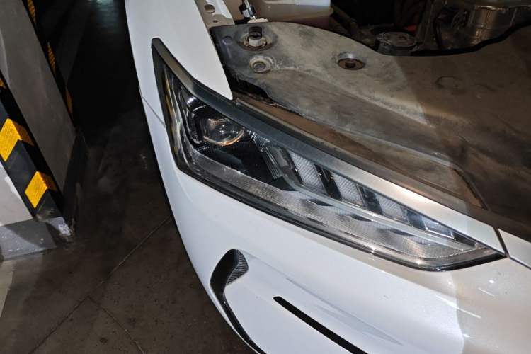 Used BYD Qin PLUS 2021 EV 400KM Leading Comfort Edition Right Front Headlight
