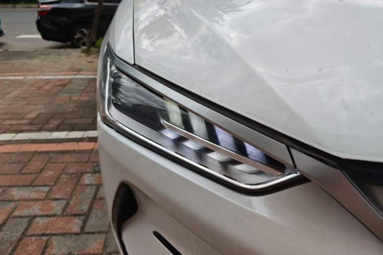 Used BYD Qin PLUS 2021 EV 420KM Commuter Edition Right Front Headlight