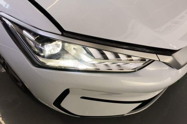 Used BYD Qin PLUS 2021 EV 400KM Luxury Model Right Front Headlight