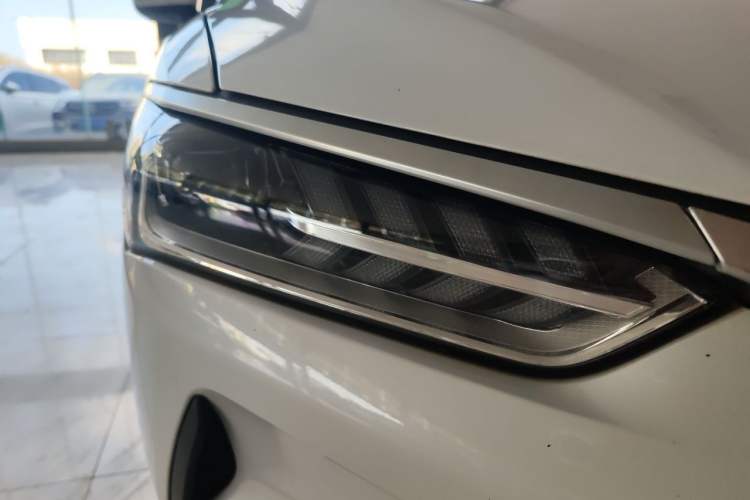 Used BYD Qin PLUS 2021 EV 420KM Commuter Edition Right Front Headlight