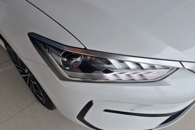 Used BYD Qin PLUS 2021 EV 600KM Flagship Model Right Front Headlight
