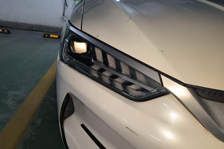 Used BYD Qin PLUS 2021 EV 400KM Luxury Model Right Front Headlight