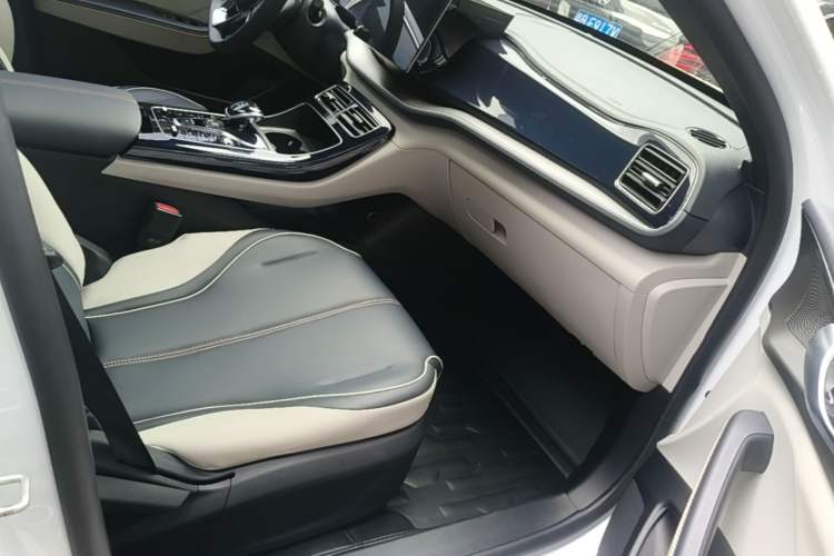 Used BYD Qin PLUS 2021 DM-i 55KM Flagship Model Right Front Seat