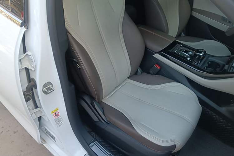 Used BYD Qin PLUS 2021 DM-i 55KM Prestige Model Right Front Seat