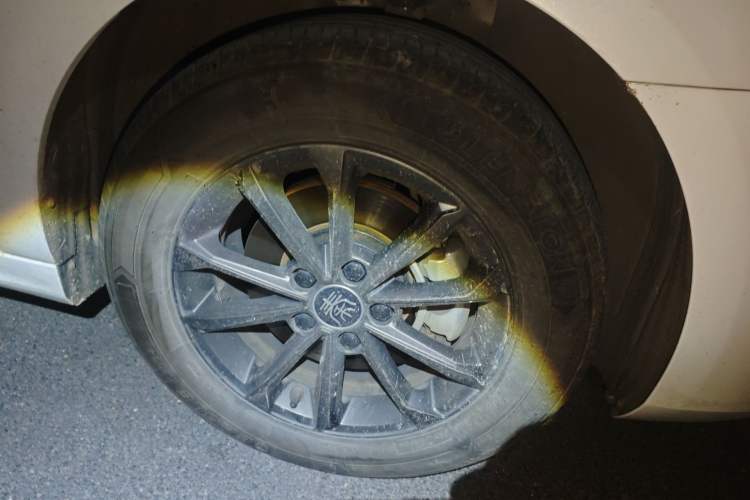 Used BYD Qin PLUS 2021 EV 400KM Leading Comfort Edition Right Front Wheel Hub