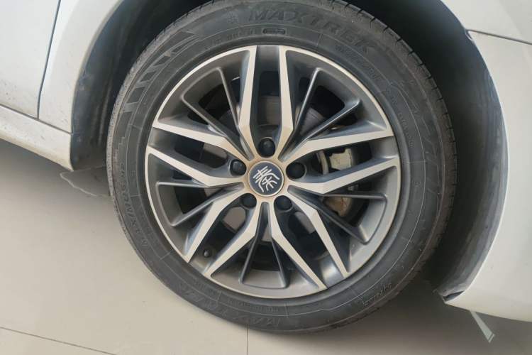 Used BYD Qin PLUS 2021 EV 500KM Luxury Model Right Front Wheel Hub