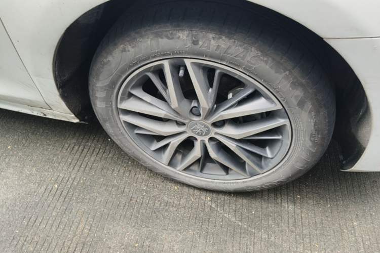 Used BYD Qin PLUS 2021 EV 400KM Luxury Model Right Front Wheel Hub