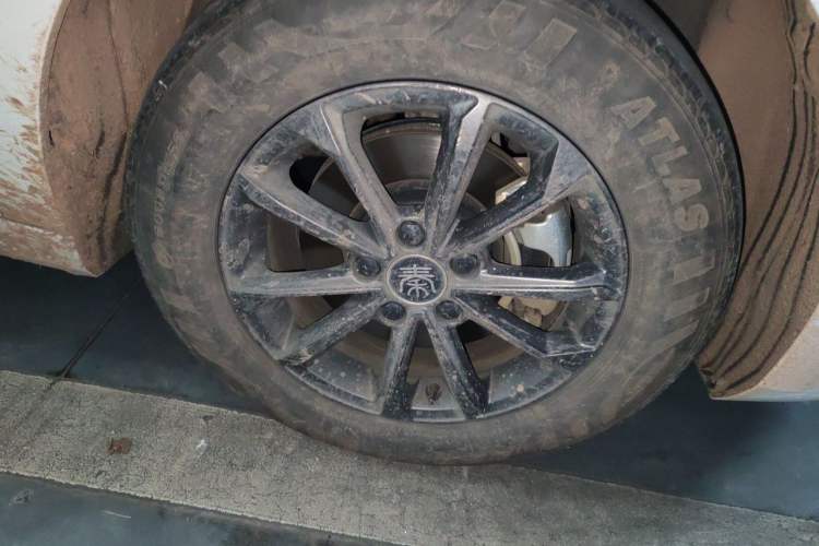 Used BYD Qin PLUS 2021 EV 420KM Commuter Edition Right Front Wheel Hub