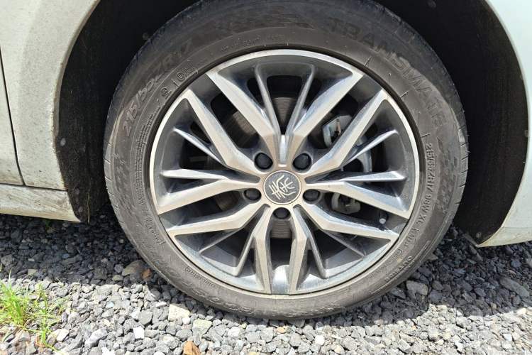 Used BYD Qin PLUS 2021 EV 400KM Luxury Model Right Front Wheel Hub
