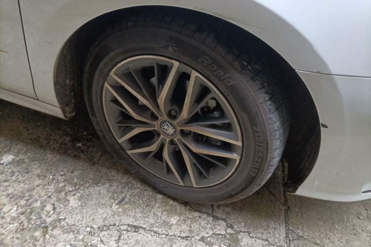 Used BYD Qin PLUS 2021 DM-i 55KM Prestige Model Right Front Wheel Hub