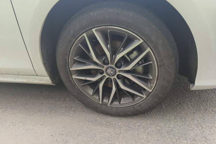 Used BYD Qin PLUS 2021 DM-i 120KM Prestige Model Right Front Wheel Hub