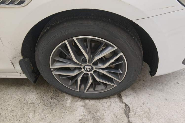 Used BYD Qin PLUS 2021 EV 500KM Luxury Model Right Front Wheel Hub