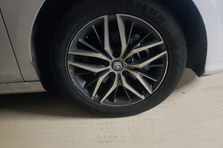 Used BYD Qin PLUS 2021 DM-i 120KM Flagship Model Right Front Wheel Hub