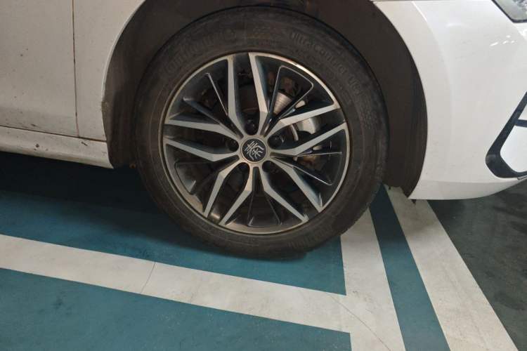 Used BYD Qin PLUS 2021 EV 500KM Luxury Model Right Front Wheel Hub