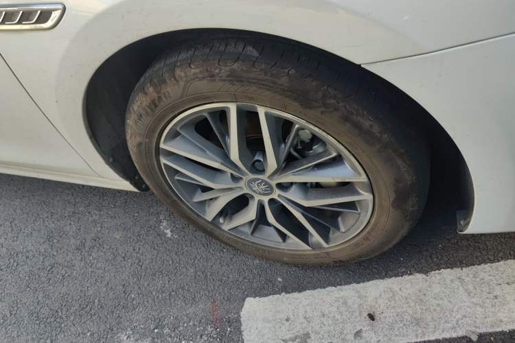 Used BYD Qin PLUS 2021 EV 500KM Luxury Model Right Front Wheel Hub