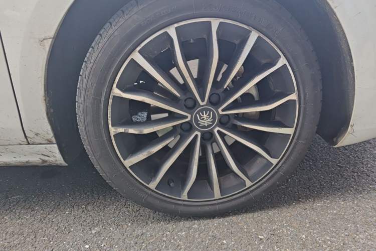 Used BYD Qin PLUS 2021 EV 600KM Flagship Model Right Front Wheel Hub