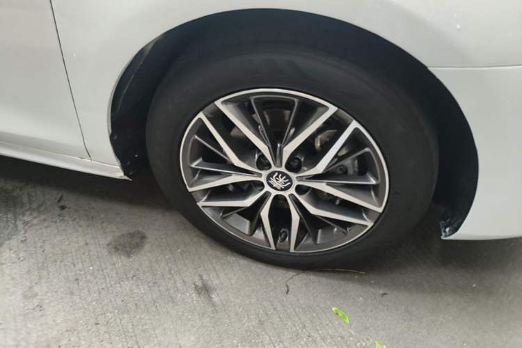Used BYD Qin PLUS 2021 EV 400KM Luxury Model Right Front Wheel Hub