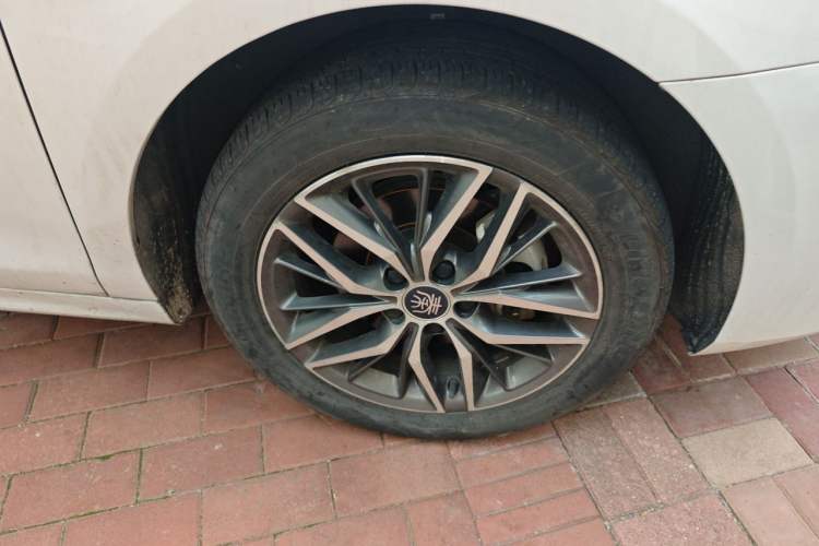 Used BYD Qin PLUS 2021 EV 400KM Luxury Model Right Front Wheel Hub