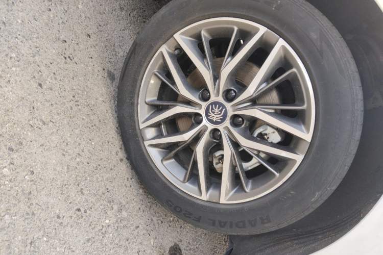 Used BYD Qin PLUS 2021 DM-i 120KM Prestige Model Right Front Wheel Hub